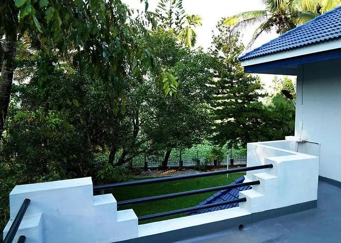 Sarovaram -Beautiful Riverfront Villa Kochi